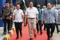 Menteri Koordinator Bidang Maritim dan Investasi (Menko Marves), Luhut Binsar Panjaitan, meresmikan fasilitas daur ulang ulang botol plastik Polyethylene Terephthalate (PET), PT Amandina Bumi Nusantara (Amandina), di Kawasan Industri GIIC Cikarang, Cicau, Cikarang Pusat, Kabupaten Bekasi, Rabu (8/2 /2023). Foto: Wulan MY/Newsroom Diskominfosantik.
