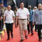 Menteri Koordinator Bidang Maritim dan Investasi (Menko Marves), Luhut Binsar Panjaitan, meresmikan fasilitas daur ulang ulang botol plastik Polyethylene Terephthalate (PET), PT Amandina Bumi Nusantara (Amandina), di Kawasan Industri GIIC Cikarang, Cicau, Cikarang Pusat, Kabupaten Bekasi, Rabu (8/2 /2023). Foto: Wulan MY/Newsroom Diskominfosantik.
