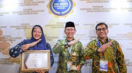Pemerintah Kabupaten Bekasi menerima penghargaan atas capaian jaminan kesehatan semesta atau Universal Health Coverage (UHC) dari pemerintah pusat di acara UHC Award 2023 di Gedung Balai Sudirman, Tebet, Jakarta Selatan, Selasa (14/03/2023). 