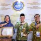 Pemerintah Kabupaten Bekasi menerima penghargaan atas capaian jaminan kesehatan semesta atau Universal Health Coverage (UHC) dari pemerintah pusat di acara UHC Award 2023 di Gedung Balai Sudirman, Tebet, Jakarta Selatan, Selasa (14/03/2023). 