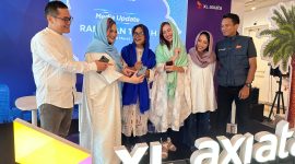 XL Ramadan Program :  (ki-ka) Head Corporate Brand Management XL Axiata, Rama Gunawan, Head of Marketing, Home & Convergence XL Axiata, Bianca Hardini, Group Head Premium Segment XL Axiata, Randu Zulmi, Group Head Mass Segment XL Axiata, Lyra Filiola, Head Youth Marketing Communication XL Axiata, Nahdiah Estu Pawestri dan Head Strategic Operation & Automation XL Axiata, Jhon Paber Ompusunggu dalam acara peluncuran program Ramadan di Jakarta, Jumat (24/3). Sambut bulan Ramadan dan Lebaran XL Axiata menghadirkan eSIM dan promo menarik hingga 70% untuk pembelian produk internet prabayar XL dan AXIS, pascabayar XL PRIORITAS, XL SATU, dan XL Axiata Business Solutions. Penawaran ini mulai berlalu mulai 20 Maret - 27 April 2023.