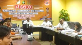 Posko Komando Tanggap Darurat Bencana Hidrometeorologi Kabupaten Bekasi terus memantau perkembangan banjir di Kecamatan Muaragembong, Cabangbungin dan Pebayuran.