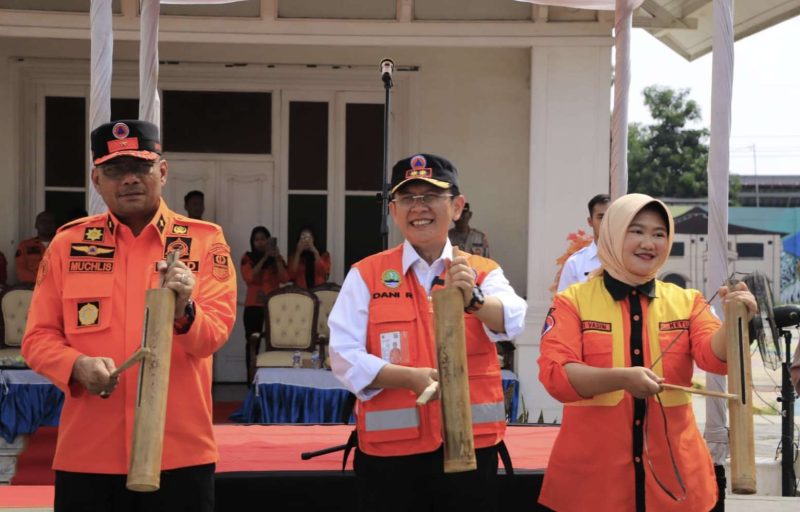 Pj Bupati Dani Ramdan menghadiri Apel Hari Kesiapsiagaan Bencana Nasional, di Museum Gedung Juang, Jl. Sultan Hasanuddin, Tambun Selatan pada Rabu (26/04/2023).