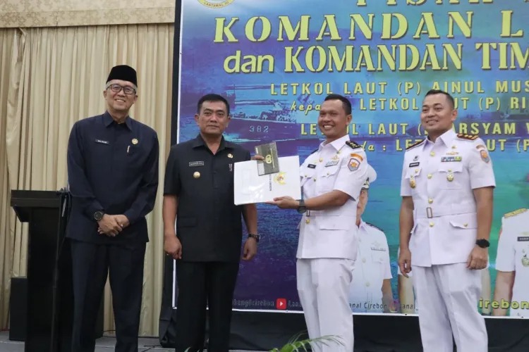 Wali Kota Cirebon, Drs. H. Nashrudin Azis, S.H., saat menghadiri pisah sambut Komandan Lanal Cirebon dan Komandan Tim Intel Lantamal III, di Grage Grand Business Hotel Cirebon, Kamis (4/5/2023).