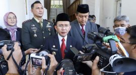  Pj Bupati Bekasi Dani Ramdan mengajak peran serta masyarakat untuk bersatu-padu dalam membangun Kabupaten Bekasi agar semakin maju lagi seusai dirinya menerima SK perpanjangan masa jabatan dari Kemendagri untuk ketiga kalinya, pada Kamis (25/05/23).