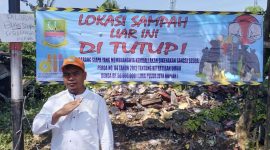 Dinas Lingkungan Hidup (DLH) Kabupaten Bekasi menutup Tempat Pembuangan Sampah (TPS) liar yang berada di Kampung Rawa Sentul, Desa Jayamukti, Kecamatan Cikarang Pusat pada Jum'at (05/05/2023).