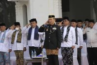 Pj Bupati Bekasi Dani Ramdan, memimpin upacara Hari Pendidikan Nasional (Hardiknas) tingkat Kabupaten Bekasi tahun 2023, dan Hari Otonomi Daerah XXVII, di Halaman Museum Gedung Juang Tambun Selatan, Selasa (02/05/2023). 