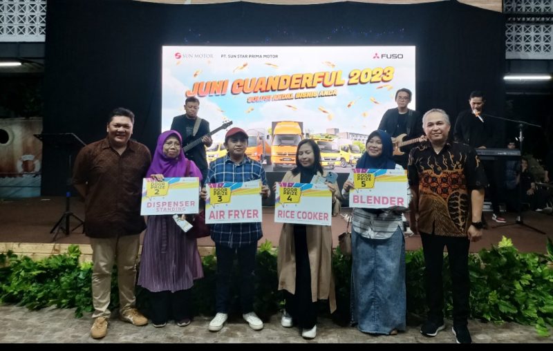 Bagi Hadiah: Mitsubishi SSPM Area Bekasi-Cikarang mulai mendekatkan kembali konsumen dengan mengadakan kegiatan bertema “Juni Cuanderful.