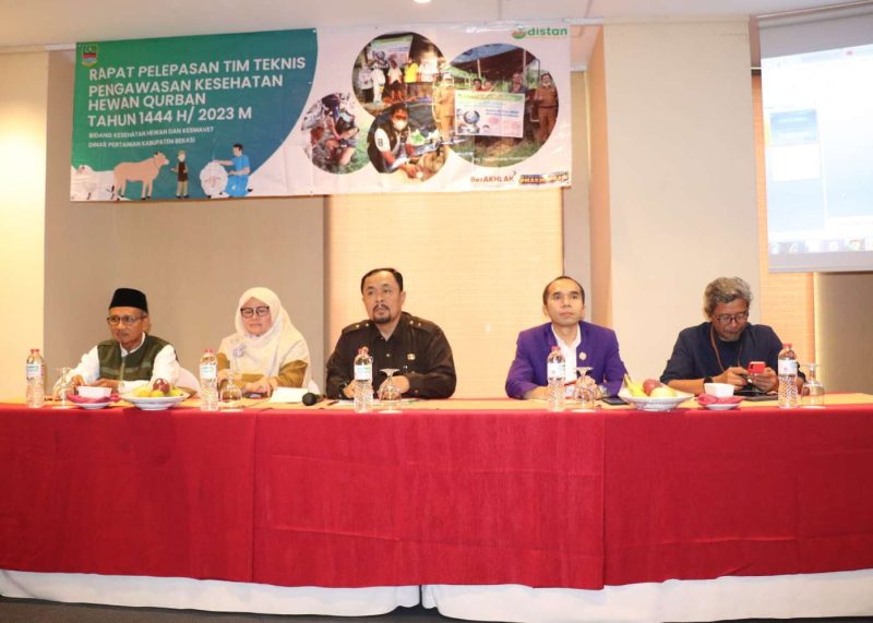 Dinas Pertanian Kabupaten Bekasi melepas 35 orang tim teknis pengawas kesehatan hewan kurban dalam rangka menghadapi Hari Raya Idul Adha 1444 H/2023, di Hotel GTV, Sukamahi, Cikarang Pusat, pada Selasa (13/06/2023).