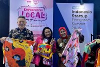 Head of Sustainability and Internal Communication XL Axiata, Yudha Perdana, CEO Indonesia In Your Hand, Amiranto Adi Wibowo, Asdep Kewirausahawan Kemenkop UKM RI, Christina Agustin, Public Affairs Lead Dana Indonesia, Reancy Triashari, Head of Digital Vertical Ecocystem Education Telkom Indonesia, Sri Safitri, dan PMO Transformasi Digital KUMKM- Kementerian Koperasi dan UKM RI, Adrian Zakhary pada loka karya “Percepatan Transformasi Digital Koperasi dan UMKM - Road to Indonesia Start up Ecosystem Summit (ISES) 2023”, di Solo, pekan lalu.