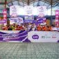 Pewakilan XL Axiata foto bersama dengan para peserta futsal AXIS Nation Cup 2023. Sebanyak 160 tim sekolah di Kalimantan area berebut tiket ke Grand Final Turnamen Futsal “AXIS Nation Cup 2023”. Babak penyisihan digelar 8-10 September 2023, di empat wilayah yaitu Balikpapan, Samarinda, Pontianak, dan Banjarmasin. Pada masing-masing wilayah bertanding 40 tim sekolah tingkat SMA.