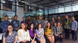 Mode Hari Batik Nasional 2023 Ala Hotel Harper Cikarang.