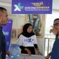 Group Head Corporate Communications XL Axiata, Reza Mirza bersama Regional Group Head XL Axiata East Region, Dodik Ariyanto mengunjungi booth layanan untuk wisatawan asing dan domestik di Hotel Raja, Kuta Mandalika, Kabupaten Lombok Tengah (12/10). Saat ini di Lombok, jaringan 4G XL Axiata telah melayani pelanggan di 598 desa/kelurahan, 53 kecamatan, dan  5 kabupaten/kota di Lombok.  Total ada lebih dari 4.000 BTS di seluruh Lombok, dengan sekitar 2.400 di antaranya BTS 4G.