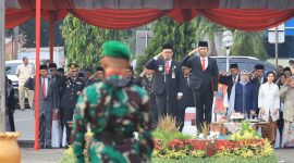 Penjabat Wali Kota Bekasi, R. Gani Muhamad menjadi pembina upacara dengan dihadiri Forum Kooordinasi Pimpinan Daerah (Forkopimda) Kota Bekasi yakni Ketua DPRD Kota Bekasi, Kapolres Metro Bekasi Kota, Dandim 0507 Kota Bekasi, Ketua Pengadilan Negeri Kota Bekasi 