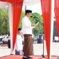 Pj Bupati Bekasi Dani Ramdan memimpin Upacara Peringatan Hari Santri Nasional (HSN) tingkat Kabupaten Bekasi tahun 2023, di Pondok Pesantren At-Taqwa, Kelurahan Bahagia, Kecamatan Babelan, pada Minggu (22/10/2023). 