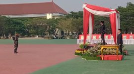 Pj Bupati Bekasi memimpin Upacara Hari Kesaktian Pancasila yang diikuti seluruh kepala perangkat daerah dan ASN di lingkungan Pemkab Bekasi, di Plaza Pemda, Cikarang Pusat, pada Minggu (01/10/2023).