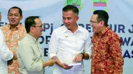 Pj Gubernur Jawa Barat Bey Machmudin memastikan Sekolah Menengah Atas (SMA) dan Sekolah Menengah Kejuruan Negeri yang ada di Kabupaten Bekasi tidak berbayar alias gratis.
