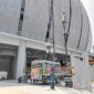 Istimewa: Teknisi jaringan XL Axiata bekerja di mobile BTS di dekat Jakarta International Stadium, Jakarta, awal pekan ini. XL Axiata telah melakukan penguatan jaringan untuk menyukseskan Piala Dunia U-17 Indonesia. Penguatan dilakukan antara lain berupa penambahan kapasitas BTS (base transceiver station) yang menyasar pada sekitar 16 ribu BTS (2G/4G) di empat kota.