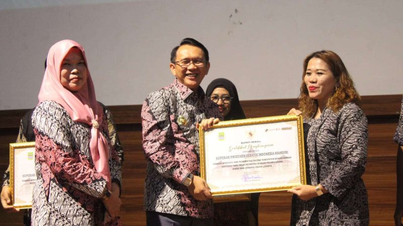 Pemkab Bekasi melalui Dinas Koperasi dan UKM Kabupaten Bekasi menggelar penganugerahan UMKM Bekasi Makin Berani Start Up Competition 2023 di Gedung Graha Pariwisata, Cikarang Timur, pada Selasa, (14/11/2023).

