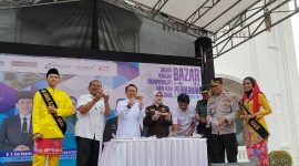 Pj Bupati Bekasi Dani Ramdan membuka bazar hasil perikanan yang digelar Dinas Perikanan Kabupaten Bekasi di Museum Gedung Juang Tambun.