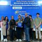 Keterangan Foto :
XLCampus1 : Head Talent Acquisition XL Axiata, Aztia Pertiwi D (dua dari kiri), Ketua Departemen Teknik Informatika Universita Brawijaya, Achmad Basuki, ST., MMG., Ph.D. (tiga dari kiri) dan Head Reward Management XL Axiata, Rizaldi Baharuddin (tiga dari kanan) berfoto bersama peserta  acara “XL Axiata Goes To Campus - Early Career Coach” di Fakultas Ilmu Komputer Universitas Brawijaya, Malang, Jawa Timur, beberapa waktu lalu. Acara ini merupakan program lanjutan dari Employer Branding, XL Axiata Goes to Campus dan bertujuan untuk para mahasiswa dan mahasiswi dapat lebih siap dalam bersaing di dunia kerja yang akan semakin mengandalkan teknologi dalam kesehariannya. Sebelumnya XL Axiata sudah mengadakan acara ini di Padang, Bali, Jakarta dan Jogjakarta.