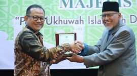 Foto Istimewa : PJ Walikota Bekasi Gani Muhammad menerima simbolis 