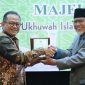 Foto Istimewa : PJ Walikota Bekasi Gani Muhammad menerima simbolis 