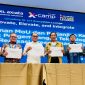Keterangan Foto: CEO PT. Xekar, Ria Putri Sekarwidati,  Business Development Executive - IBM, Donny Gunawan, Direktur & Chief Technology Officer XL Axiata, I Gede Darmayusa, Director Smart Cities and Communities Innovation Center ITB, Prof. Dr.Ir. Suhono Harso Supangkat, M.Eng. CEO PT. Cahaya Mutiara Sentosa, Edward Halim, CEO PT. Maggot Indonesia Lestari, Markus Susanto dalam prosesi penandatanganan Memorandum of Understanding (MoU) dan kerja sama antara XL Axiata dengan Institut Teknologi Bandung, IBM, PT Cahaya Mutiara Sentosa, PT Maggot Indonesia Lestari dan PT Xekar. XL Axiata melalui XL Axiata Business Solutions berkolaborasi dengan X-CAMP menjalin kerja sama dengan sejumlah mitra strategis dan menggelar acara bertajuk “Unveiling XL IoT Ecosystem Lounge: Innovate, Elevate, and Integrate” di Jakarta pada Jumat (8/12).