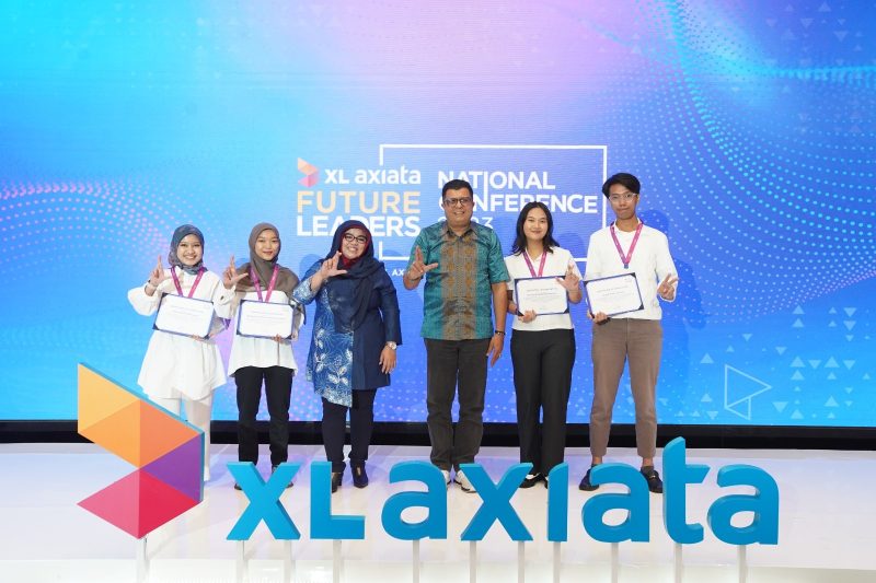 Keterangan Foto:



Foto_1: Founder & Chairman, Foreign Policy Community of Indonesia (FPCI), Dr. Dino Patti Djalal (kedua dari kanan), Chief Corporate Affairs XL Axiata, Marwan O. Baasir (kedua dari kiri), Chief Enterprise Business Officer XL Axiata, Feby Sallyanto (kanan), dan Facilitator Program XLFL, Dwi Kartika Sari (kiri) pada National Conference XLFL 2023 yang diadakan di XL Axiata Tower, Minggu, (10/12). Dalam rangkaian 10 tahun XL Future Leaders berkiprah di Indonesia, terdapat total 16 proyek berbasis IoT yang dikembangkan oleh para awardee angkatan ke-10, sekaligus menjadi syarat kelulusannya.
