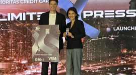 Direktur & Chief Commercial Consumer Officer XL Axiata, David Arcelus Oses (kiri) Bersama dengan SEVP Retail Digital Solutions BNI, Rian Eriana Kaslan (kanan) dalam acara kerja sama BNI XL Axiata di Jakarta pekan lalu. XL Axiata melalui XL PRIORITAS menjalin kerja sama strategis dengan PT Bank Negara Indonesia Tbk  (BNI) meluncurkan produk Co-Branding kartu kredit BNI – XL PRIORITAS untuk semua nasabah BNI dan pelanggan XL PRIORITAS. Melalui kerja sama ini, pemegang kartu BNI-XL PRIORITAS termasuk juga pelanggan XL PRIORITAS dapat menikmati berbagai penawaran menarik mulai dengan diskon 20% untuk tagihan PRIORITAS hingga 5 bulan dan beragam penawaran menarik lainnya. Penawaran mulai bisa didapatkan mulai 19 Desember 2023.