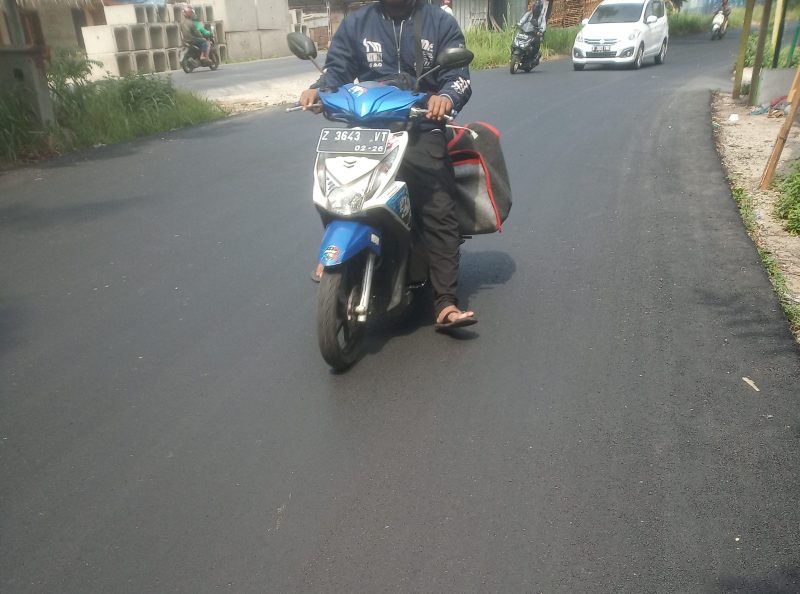 Aspal Hotmix Dijalan Inspeksi Kalimalang Kabupaten Bekasi/ Hans