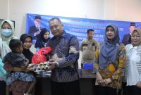 Pejabat Subkoor Bidang IKP Diskominfosantik Kabupaten Bekasi Anwar Badarudin didampingi Kepala Sub Bagian Umum dan Kepegawaian (Umpeg) Fitri yang mewakili Kepala Diskominfosantik Yan Yan Akhmad Kurnia yang berlangsung di Aula Kecamatan Karangbahagia pada Jumat (22/12/2023).