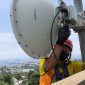Pengecekan : Teknisi melakukan pengecekan jaringan pada perangkat Base Transceiver Station (BTS) milik XL Axiata beberapa waktu lalu. Dari monitoring antara 24 Desember 2023 hingga 2 Januari 2024, rata-rata kenaikan trafik data pada periode Natal dan pergantian tahun meningkat sebesar 15% dibandingkan hari normal dan meningkat 19% dibandingkan periode Natal dan Tahun Baru sebelumnya. Sedangkan puncak kenaikan trafik layanan data terjadi pada malam tahun baru yang mencapai 90% dibandingkan kondisi hari normal.