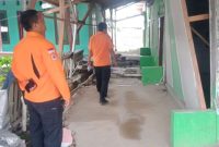  Badan Penanggulangan Bencana Daerah (BPBD) Kabupaten Bekasi meninjau titik pergerakan tanah yang mengakibatkan longsor di Kampung Legok Cariu RT-12/RW-06, Desa Sukamukti Kecamatan Bojongmangu, pada Selasa (27/2/2024).