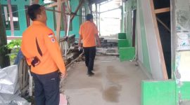  Badan Penanggulangan Bencana Daerah (BPBD) Kabupaten Bekasi meninjau titik pergerakan tanah yang mengakibatkan longsor di Kampung Legok Cariu RT-12/RW-06, Desa Sukamukti Kecamatan Bojongmangu, pada Selasa (27/2/2024).