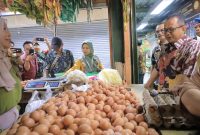  Pj. Wali Kota Bekasi Gani Muhamad beserta jajaran langsung lakukan sidak pasar dipasar seroja Bekasi Utara, pada Kamis (22/02/2024).