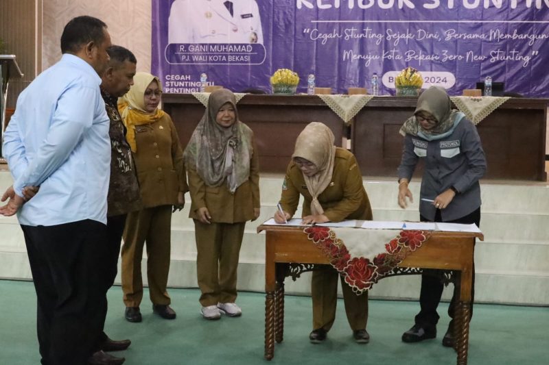 Kepala Dinas Pengendalian Penduduk dan Keluarga Berencana (DPPKB) Kota Bekasi, Ika Indah Yarti hari ini membuka acara Rembuk Stunting di Balai Patriot.