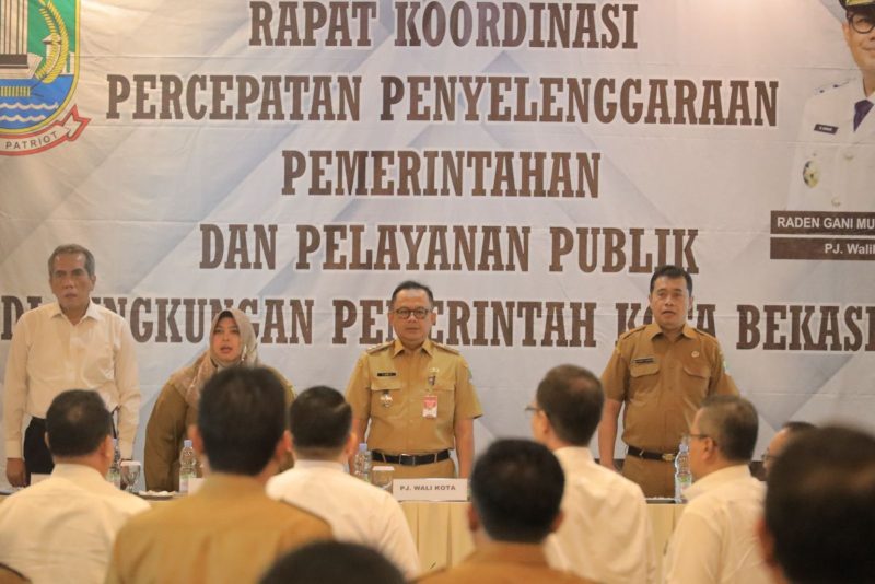 Pj. Wali Kota Bekasi Gani Muhamad dengan menghadirkan Tim Percepatan Penyelenggaraan Pemerintahan dan Pelayanan Publik 