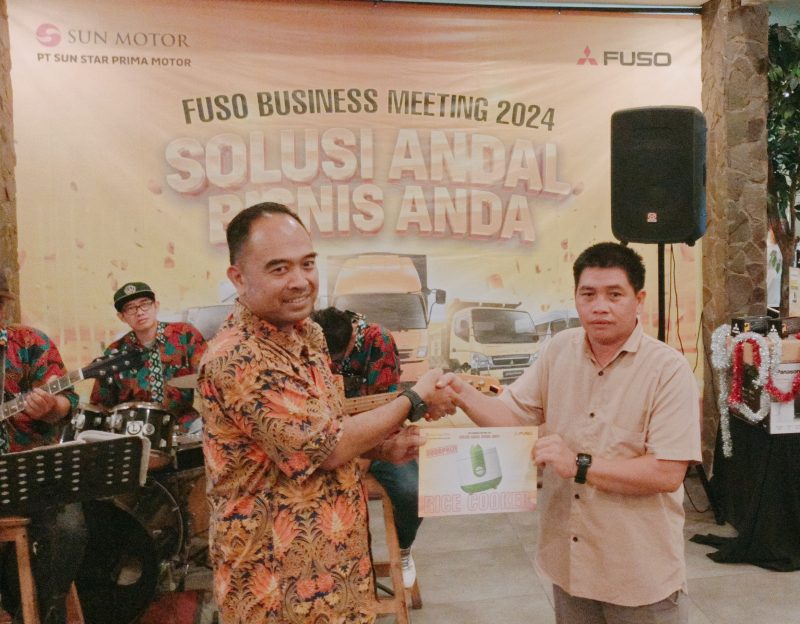 Door Prize: Branch Manager Mitsubishi SSPM Jababeka Cikarang, Andi Mulyawan.