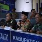enjabat Bupati Bekasi Dani Damdan mengikuti rapat virtual yang digelar Pemerintah Provinsi Jawa Barat, Pemkab. Bekasi pastikan Pemilu 2024 di seluruh wilayah Kabupaten Bekasi berjalan lancar. Berlangsung di Ruang Command Center, Gedung Diskominfosantik, Cikarang Pusat. Rabu (14/02/2024).