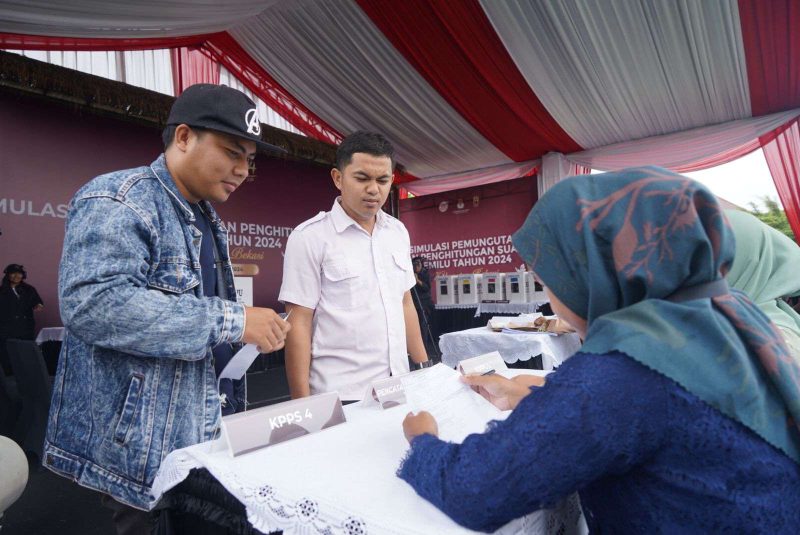 Simulasi Pemungutan dan Penghitungan Suara Pemilu 2024 Tingkat Kabupaten Bekasi di Plaza Pemkab Bekasi, Cikarang Pusat pada Rabu (31/01/2024).