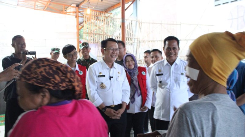Pj Bupati Bekasi Dani Ramdan memonitoring langsung jalannya Rapat Pleno Terbuka Rekapitulasi Perolehan Suara Pemilu 2024 di beberapa wilayah Kabupaten Bekasi.