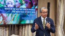 Badan Pengelola Kawasan Rebana Bernardus Djonoputro bersama Kementerian parawisata dan Ekonomi Kreatif Republik Indonesia saat memperkenalkan Kawasan Metropolitan Rebana dalam Investment Meeting di Moscow Russia.