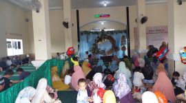 Peringati Hari Isra Mi'raj: Suasana warga Perumahan Permata Nusa Indah Cibitung Blok Ametrin RW 15 dalam menghadiri Isra Mi'raj, pada Minggu 3 Maret 2024.