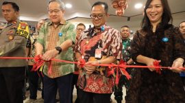 Peresmian Supermarket (Diamond) di Revo Mall Bekasi langsung diresmikan oleh Penjabat Wali Kota Bekasi Gani Muhamad.