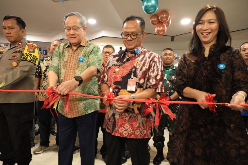 Peresmian Supermarket (Diamond) di Revo Mall Bekasi langsung diresmikan oleh Penjabat Wali Kota Bekasi Gani Muhamad.