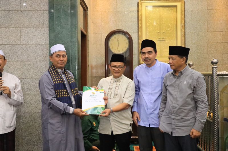 Pemerintah Kota Bekasi agendakan rutin menggelar Tarawih Keliling (Tarling) bergantian di 12 Kecamatan se- Kota Bekasi yang diikuti langsung oleh Pj. Wali Kota Bekasi Gani Muhamad.
