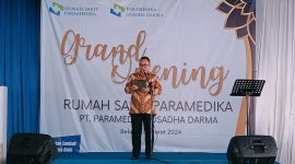 Sambutan: Komisaris RS Paramedika Bekasi Herry Sudrajat.