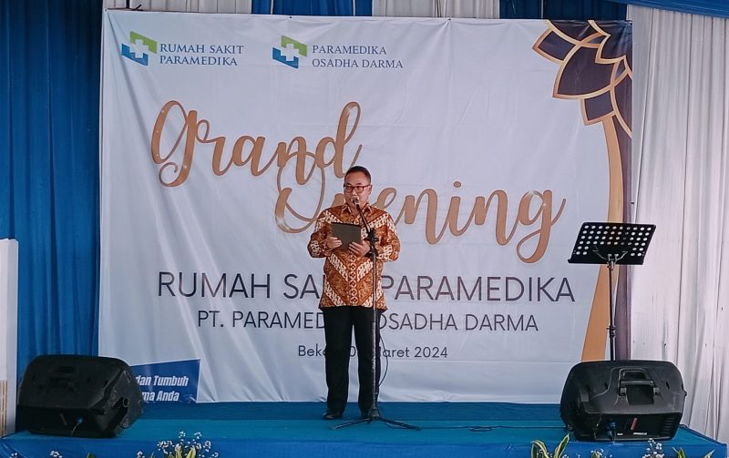 Sambutan: Komisaris RS Paramedika Bekasi Herry Sudrajat.