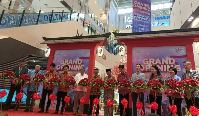 Bupati Bekasi Dani Ramdan menghadiri peresmian AEON Mall Deltamas, Jumat, 22 Maret 2024.